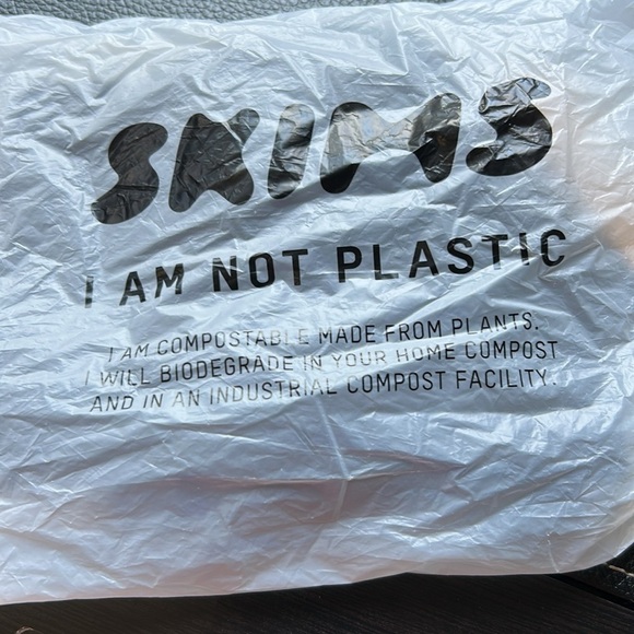 Skims Scoop Neck Bra Onyx Black Fits Everybody Stretch Adjustable Sz M NEW - Picture 5 of 6